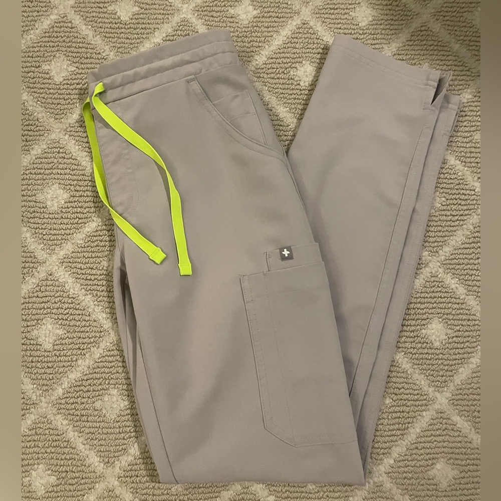 Gray Fig scrub pants in XXS